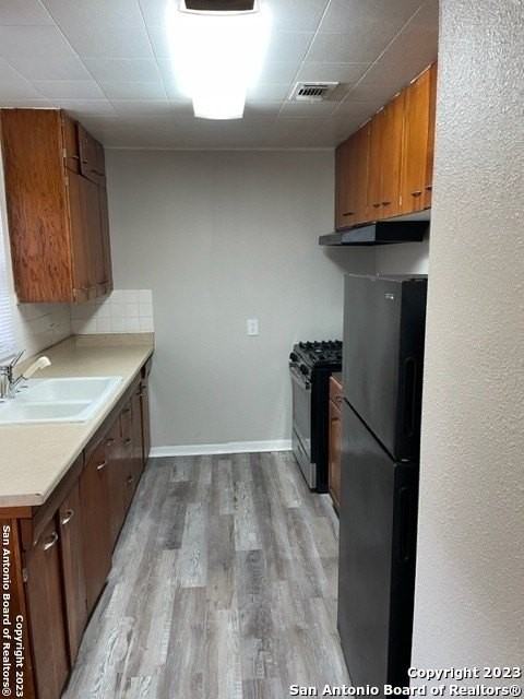 135 Newport Dr - Photo 4 of 18