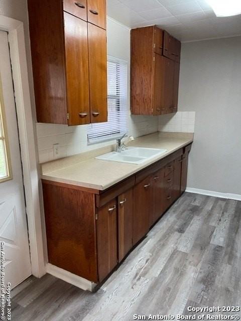 135 Newport Dr - Photo 5 of 18