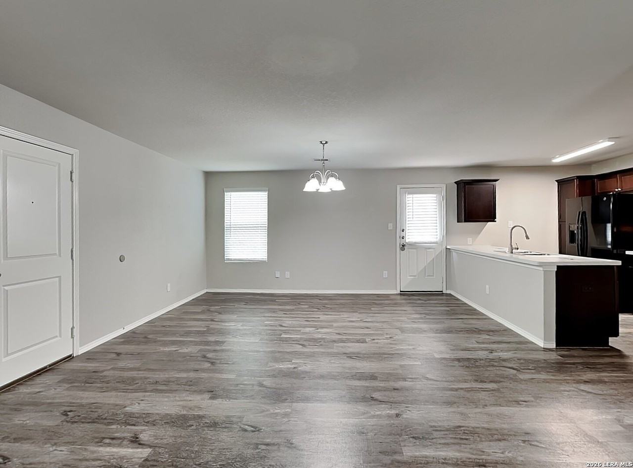 8525 Amistad Cv - Photo 5 of 17