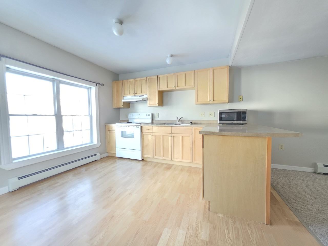 208 Grove St #B - Photo 2 of 24