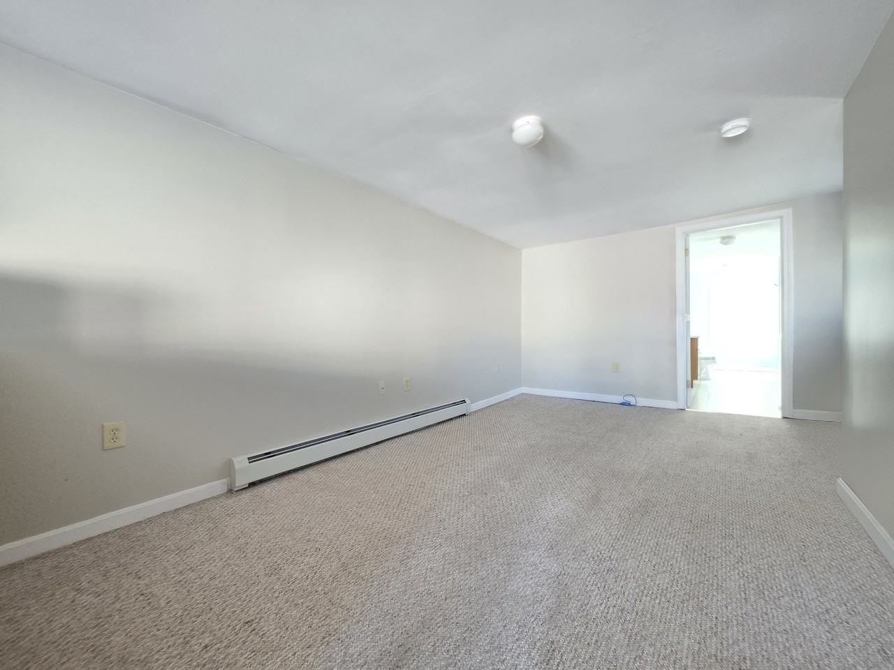 208 Grove St #B - Photo 5 of 24