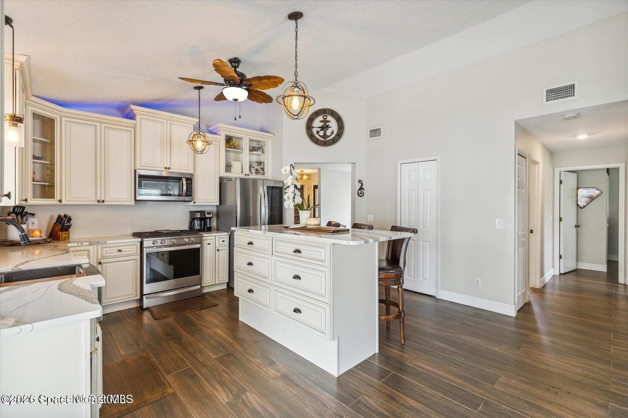 2532 Kingsmill Ave - Photo 2 of 21