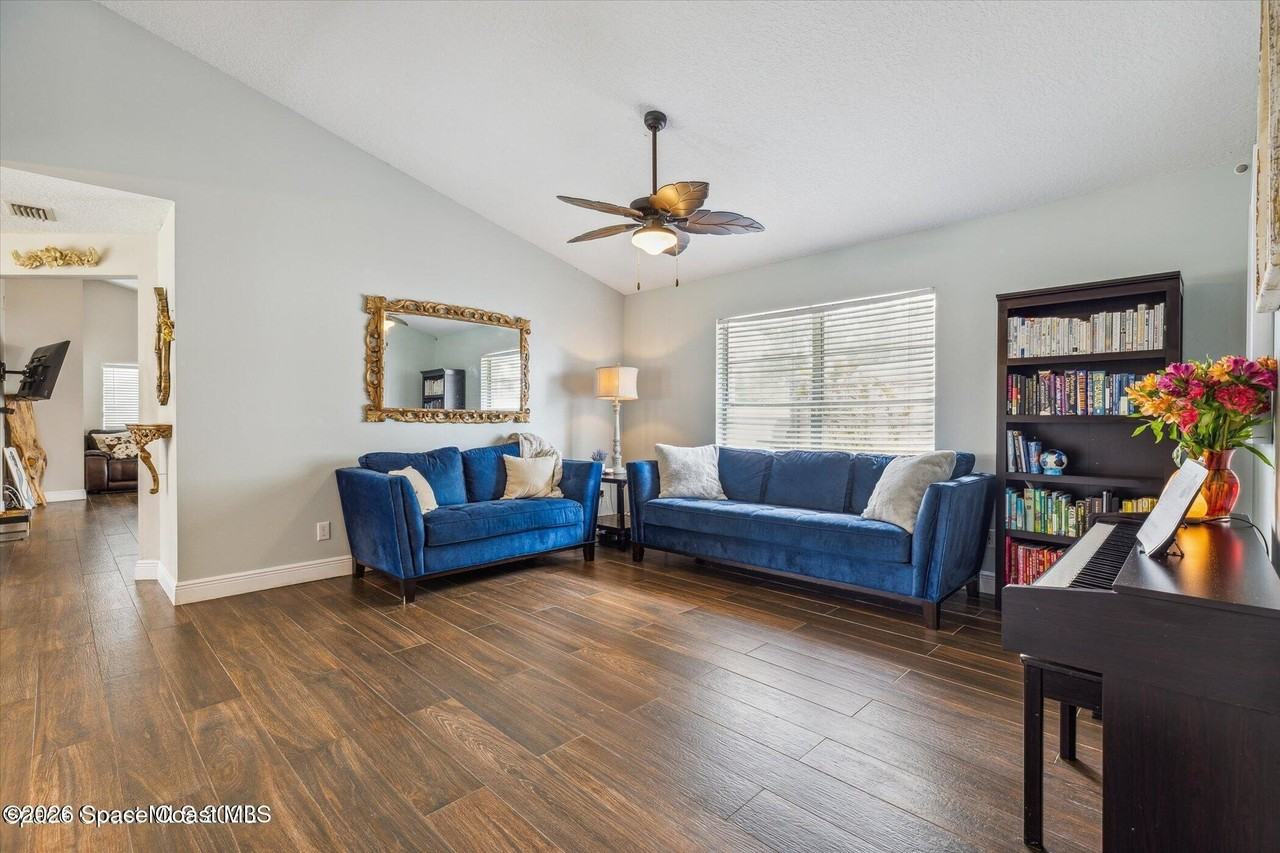 2532 Kingsmill Ave - Photo 3 of 21