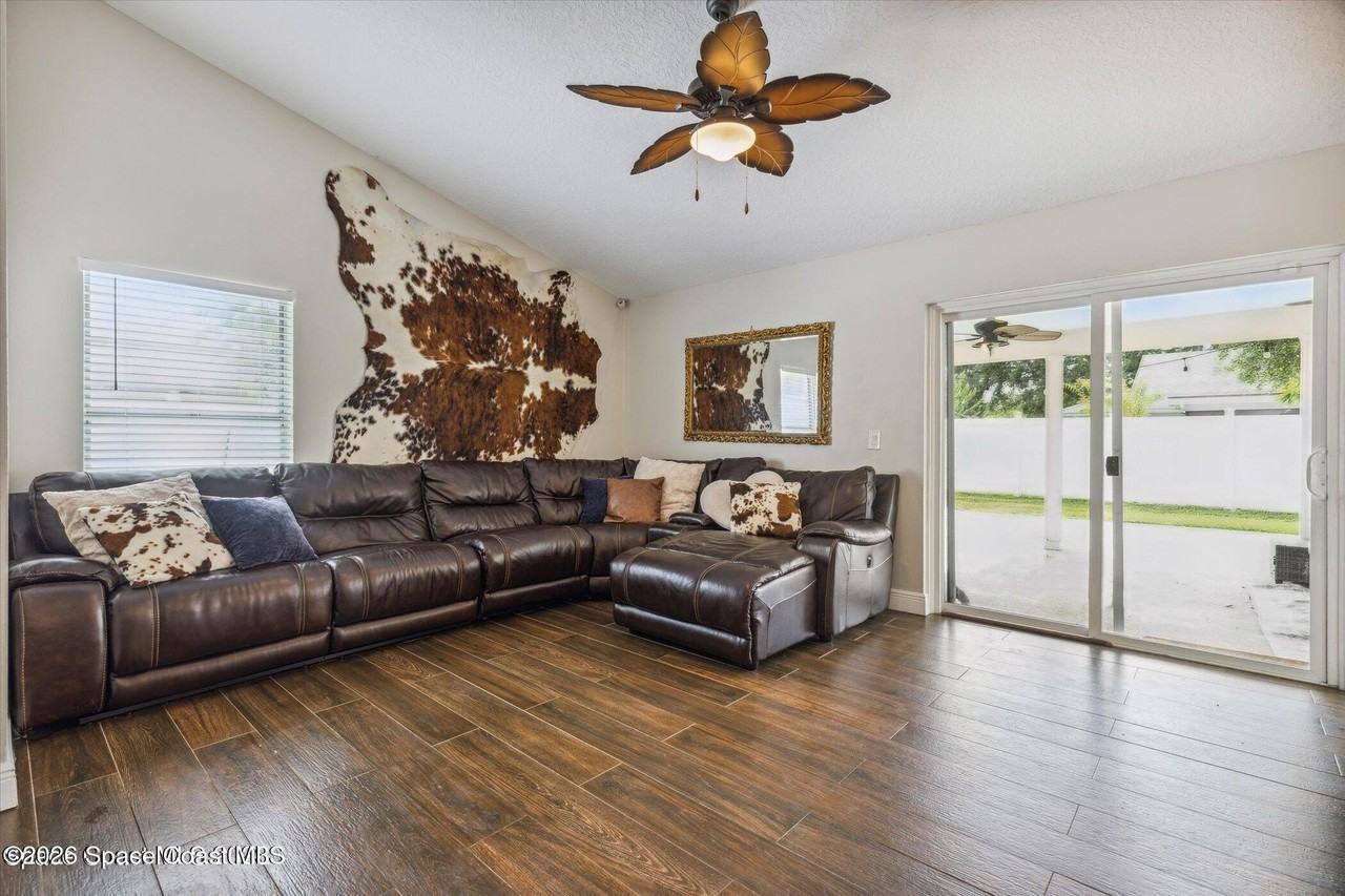 2532 Kingsmill Ave - Photo 4 of 21