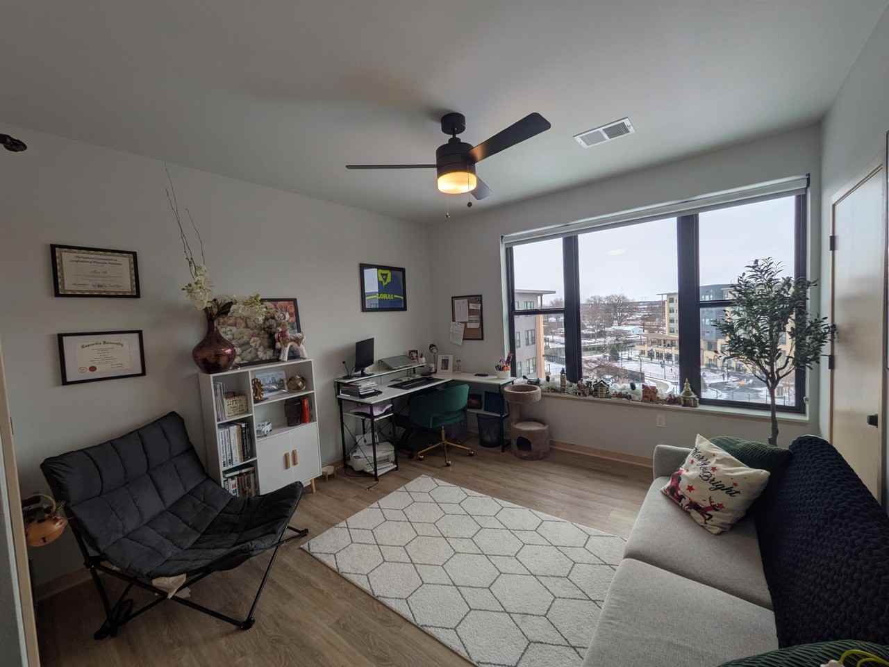 800 W Broadway - Photo 4 of 32