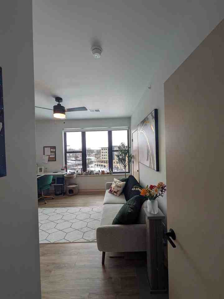 800 W Broadway - Photo 5 of 32