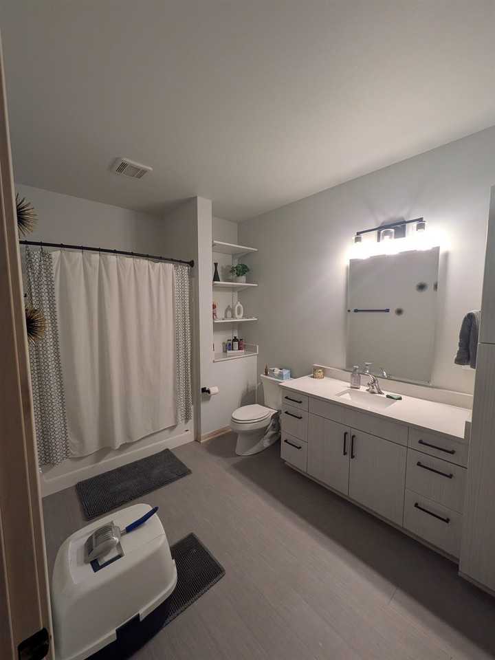 800 W Broadway - Photo 6 of 32