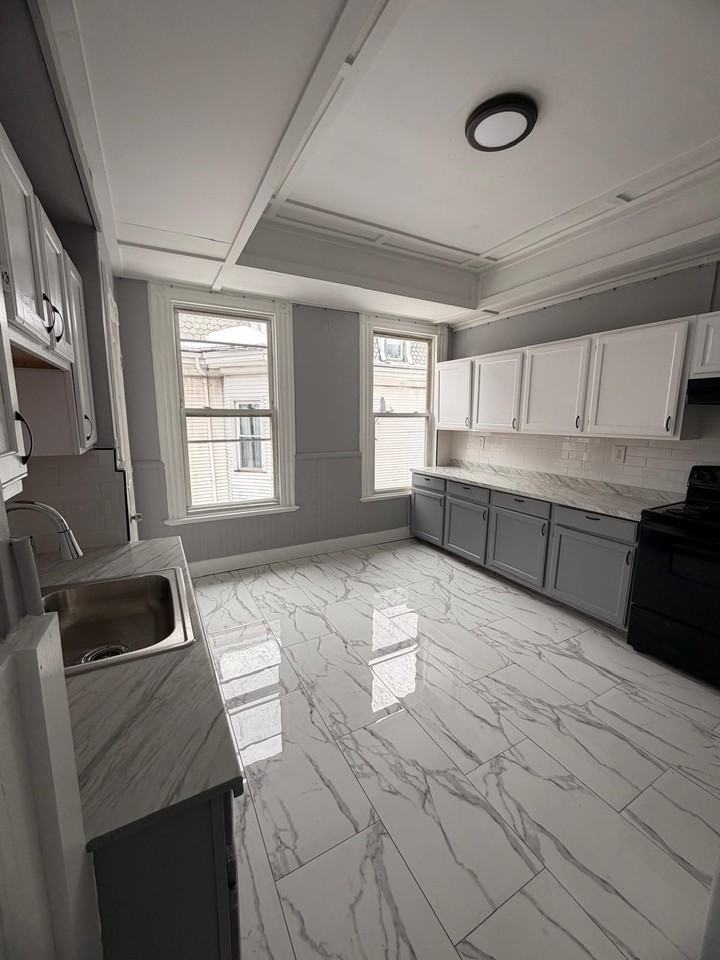 599 Elm St #2 - Photo 7 of 7