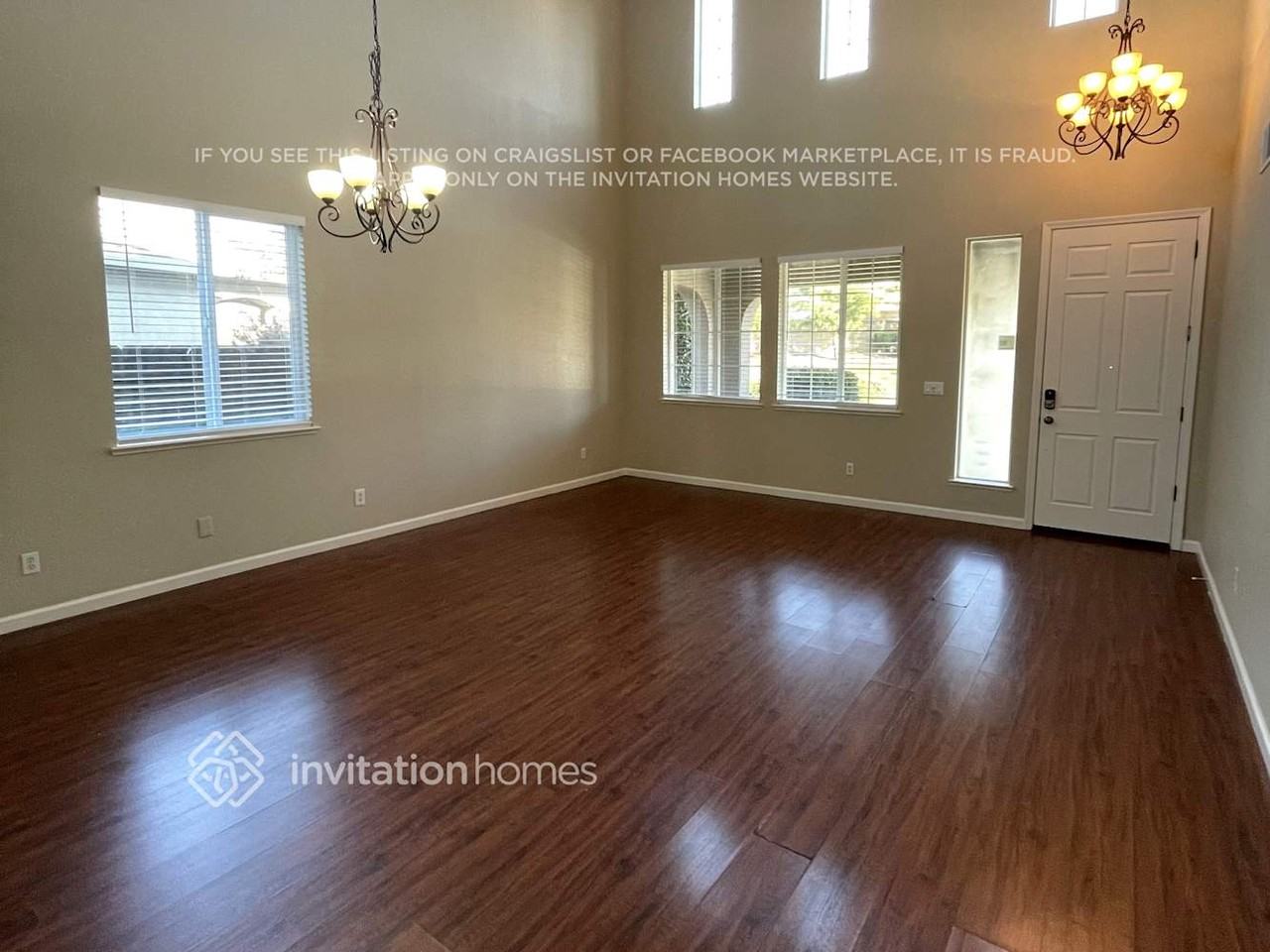 1097 Ashford Ln - Photo 2 of 14