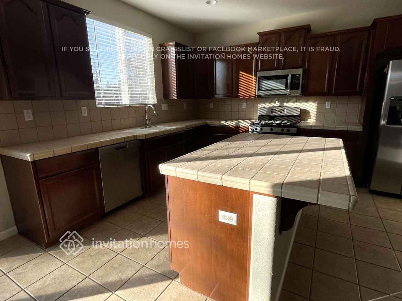 1097 Ashford Ln - Photo 3 of 14