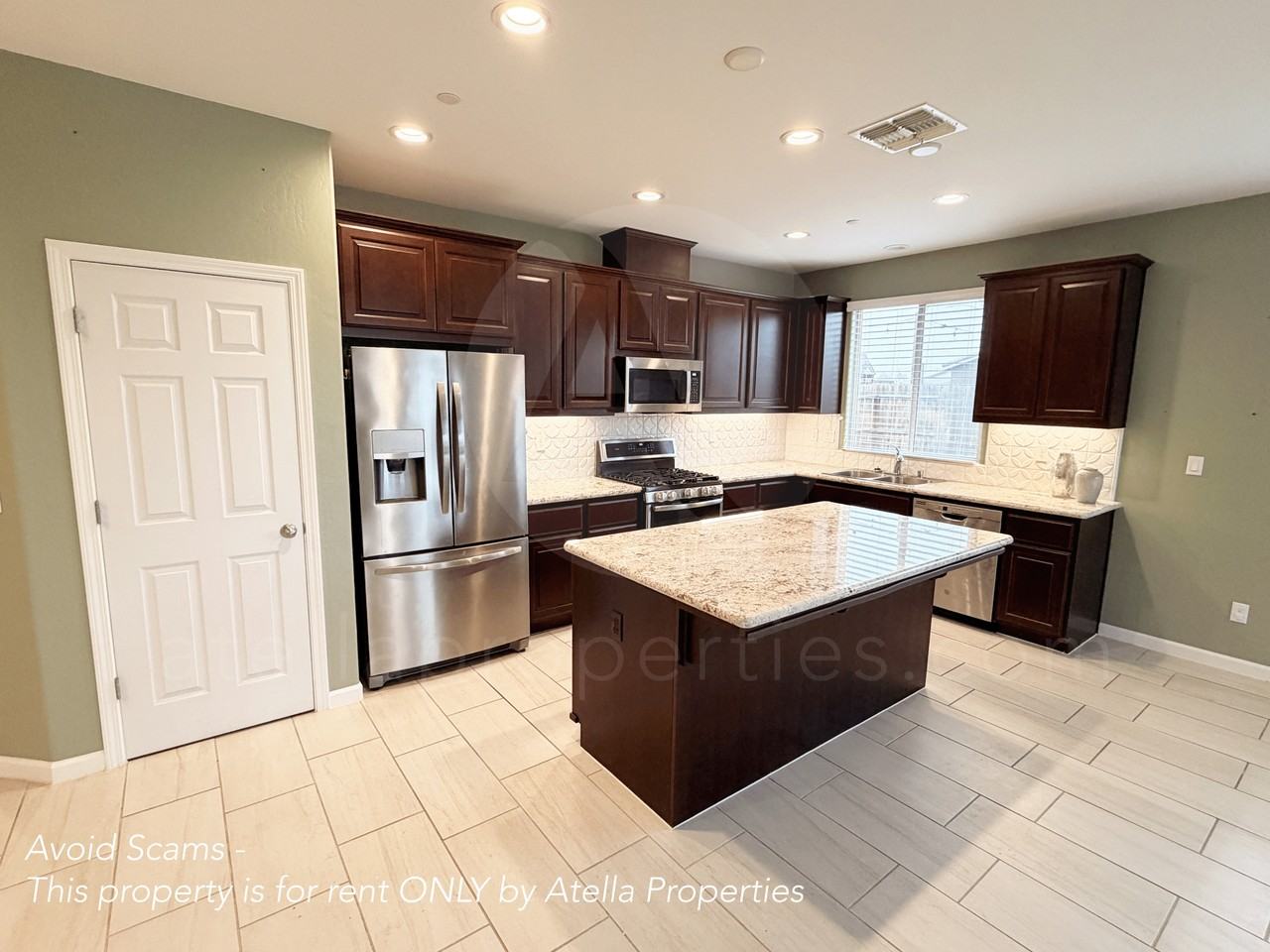 654 Melbourne Way #1 - Photo 3 of 24