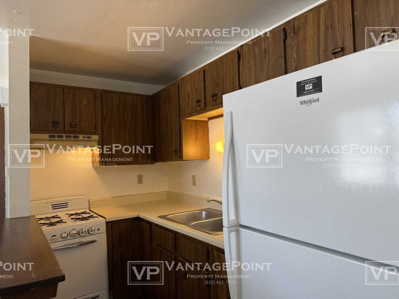 1554 Cass St #D - Photo 6 of 10