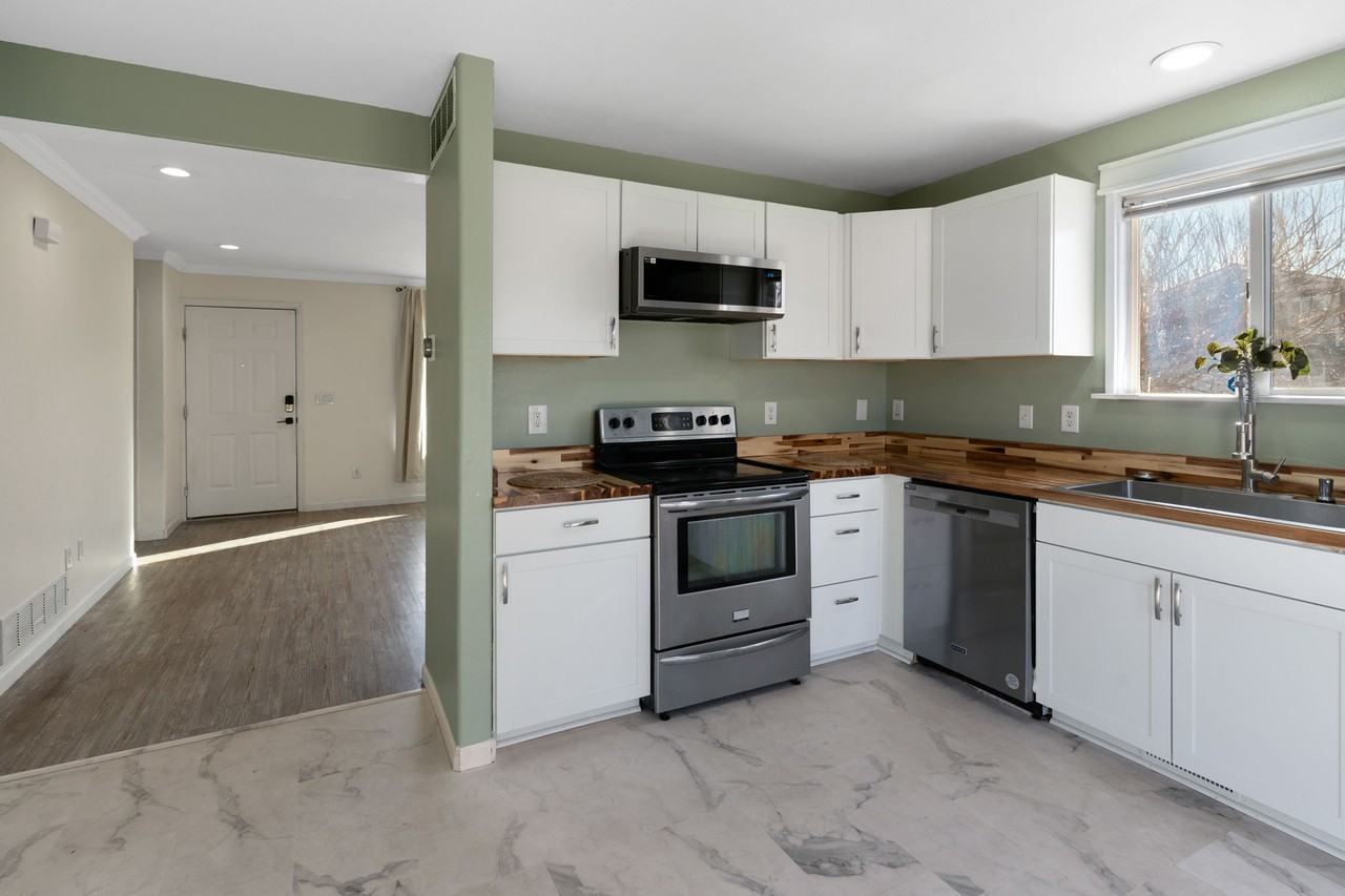 10994 Tidal Run Cir #1 - Photo 2 of 26