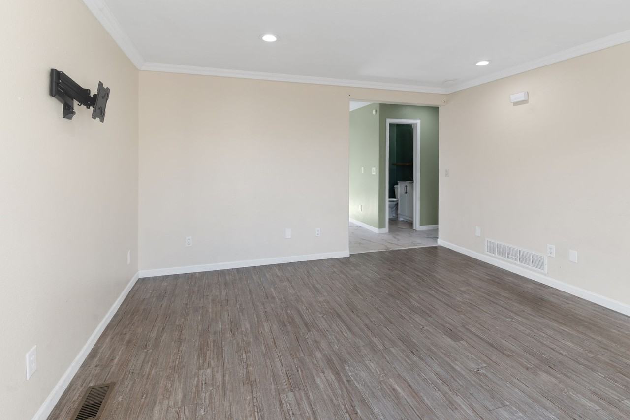 10994 Tidal Run Cir #1 - Photo 4 of 26