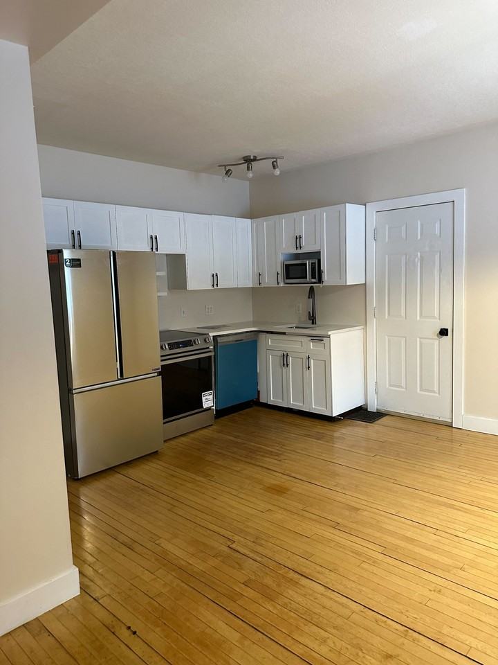 2008 Athol St #2008 - Photo 2 of 10