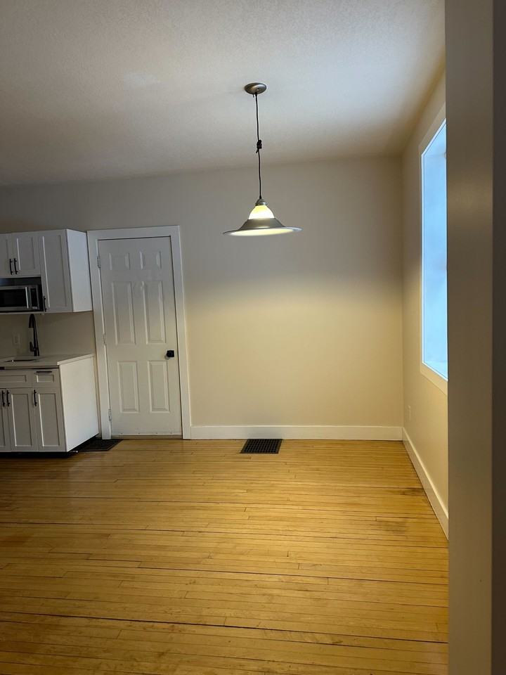 2008 Athol St #2008 - Photo 3 of 10