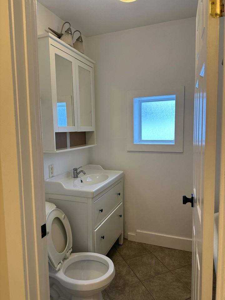 2008 Athol St #2008 - Photo 5 of 10