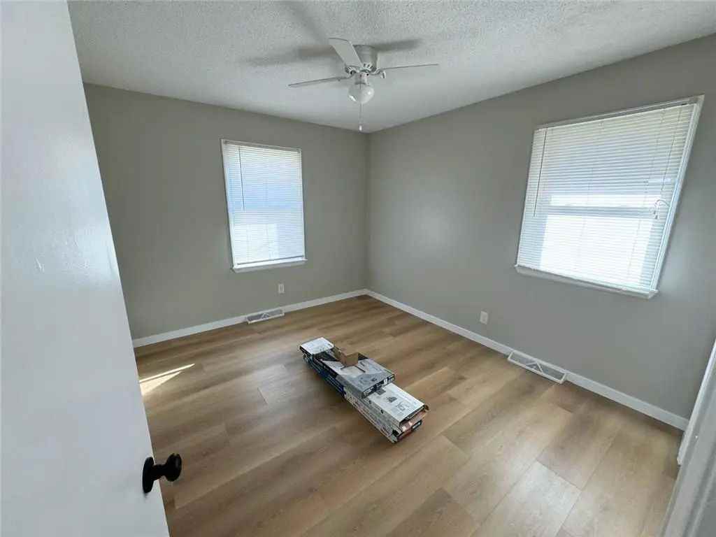 606 Cleburn St #1 - Photo 7 of 12