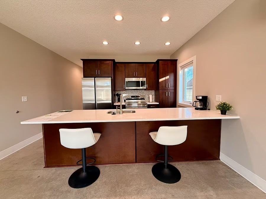 3937 Kenwood Ave #C2 - Photo 4 of 31