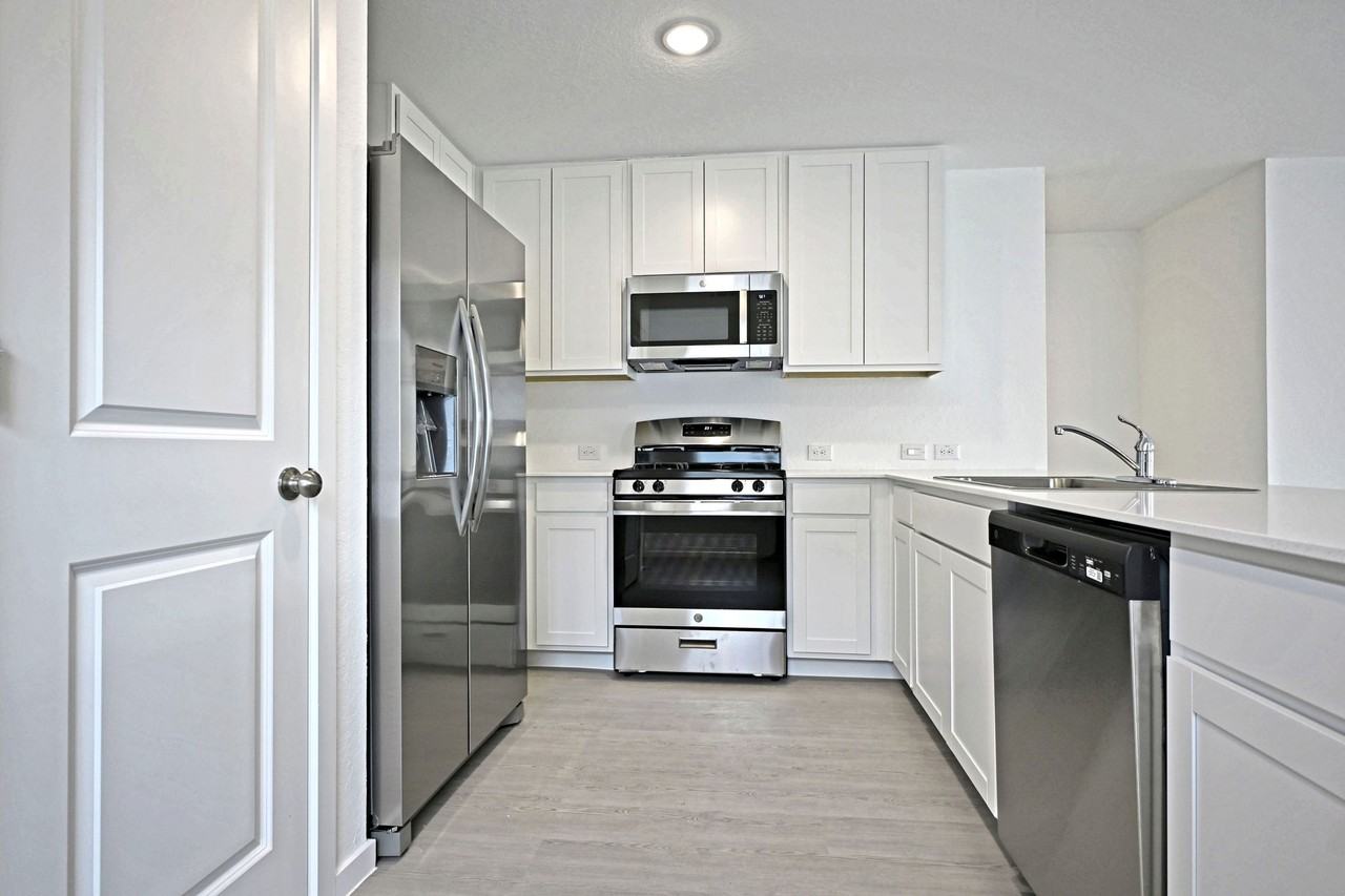 2412 Shady Grv #1 - Photo 4 of 50