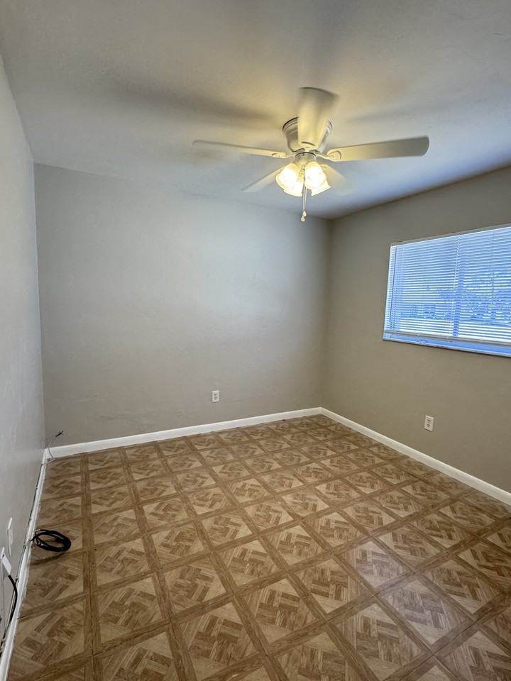 1221 Se 24th Ave #B - Photo 4 of 12