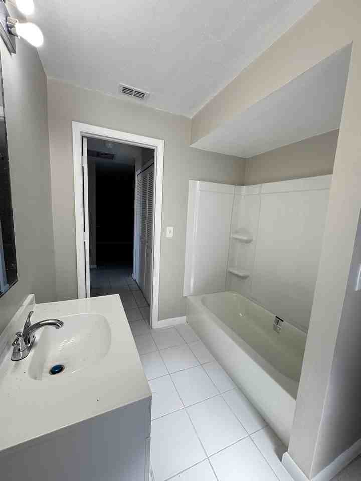 1221 Se 24th Ave #B - Photo 5 of 12