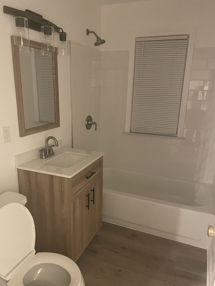 19929 Westphalia St - Photo 3 of 5