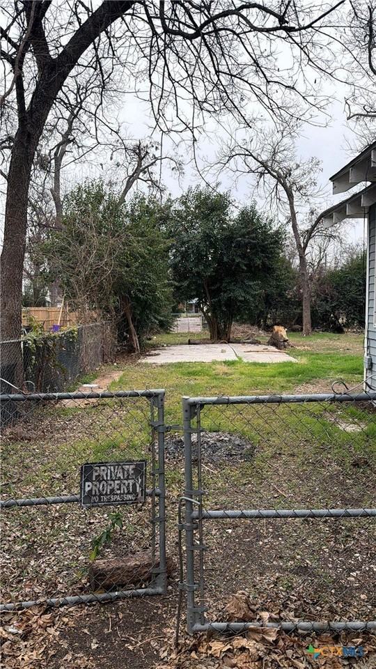 2114 Lyle Ave - Photo 2 of 4