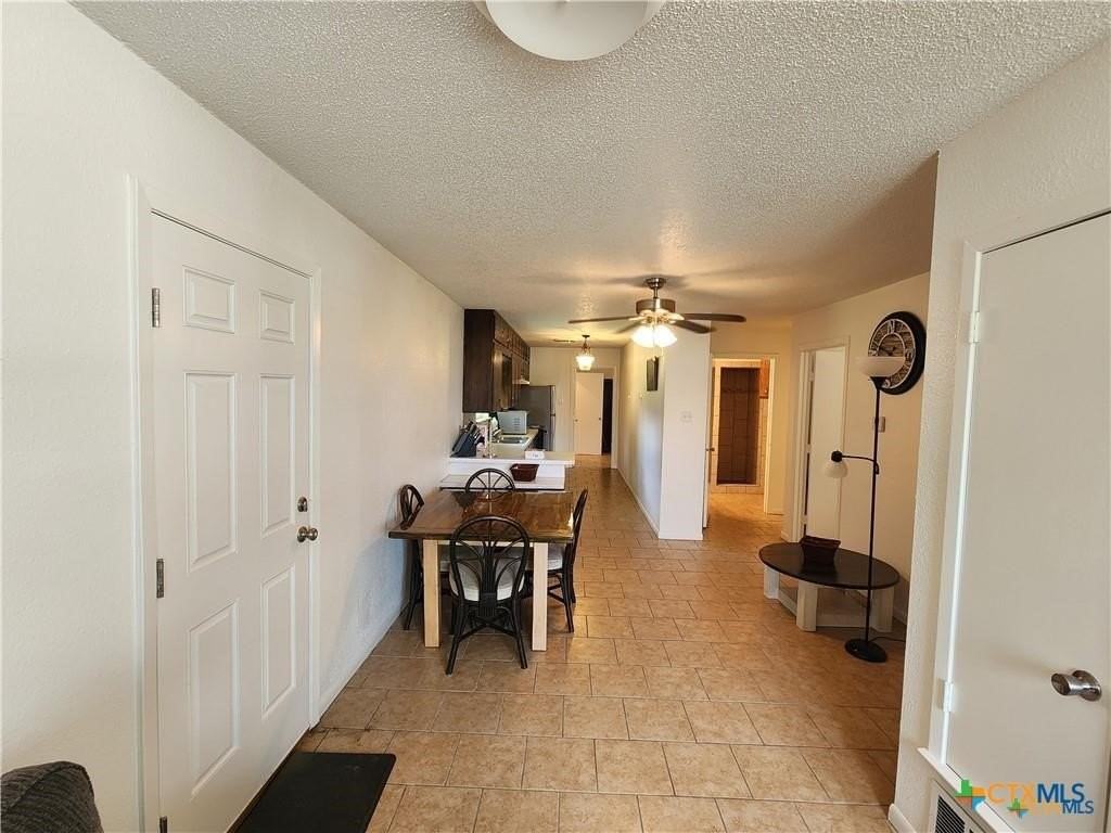 106 W Avenue G - Photo 4 of 15