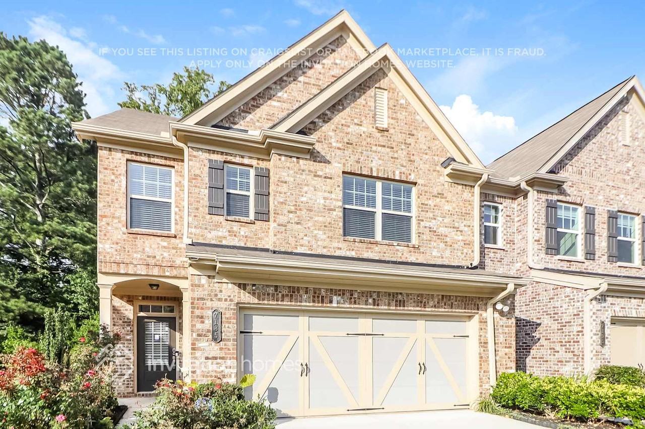 7185 Heritage Oak Ct - Photo 2 of 18