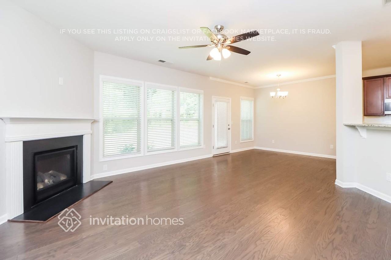 7185 Heritage Oak Ct - Photo 6 of 18