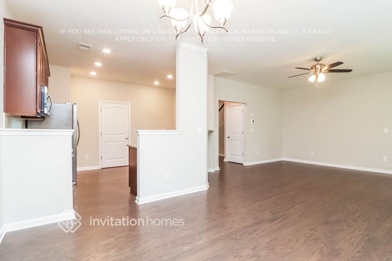 7185 Heritage Oak Ct - Photo 7 of 18