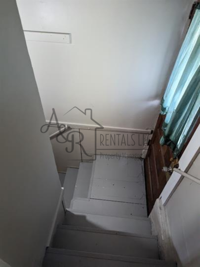 204 W Rose St #1 - Photo 4 of 12