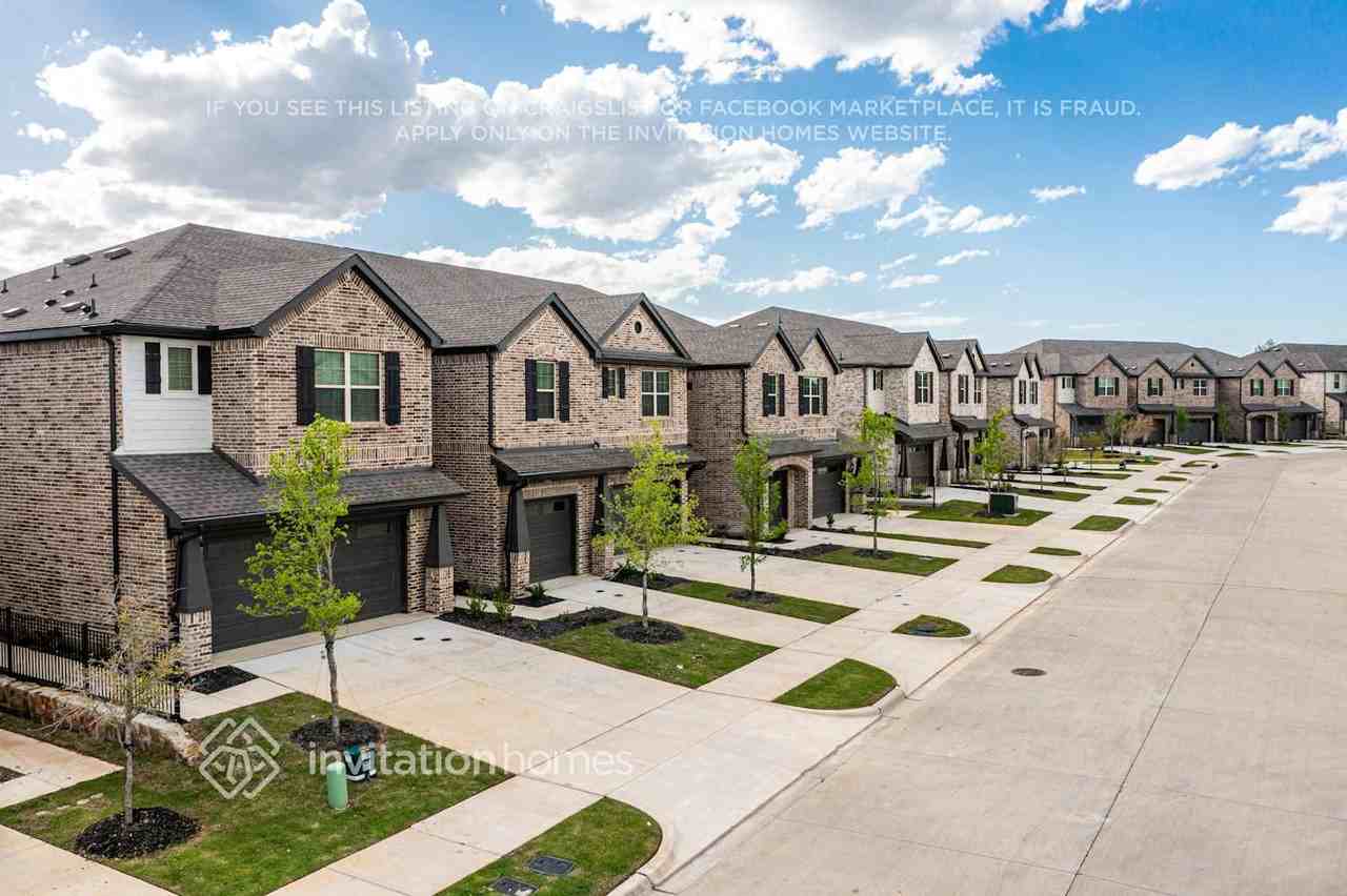 746 Bonnet Trl - Photo 2 of 23