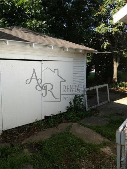 115 W Jackson St #1 - Photo 2 of 16