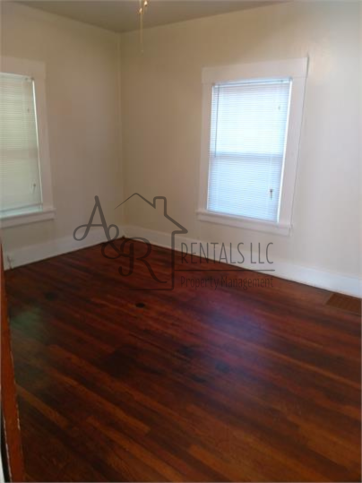 115 W Jackson St #1 - Photo 4 of 16