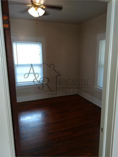 115 W Jackson St #1 - Photo 5 of 16