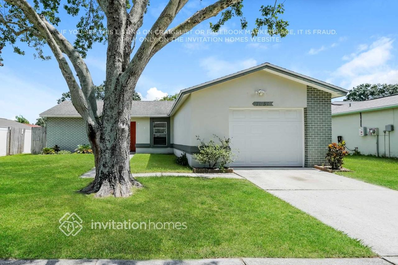 1057 Bridlewood Way - Photo 2 of 17