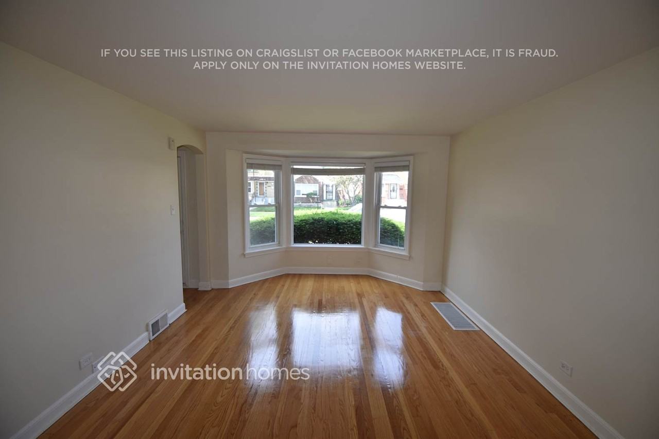 8035 S Richmond St - Photo 2 of 13