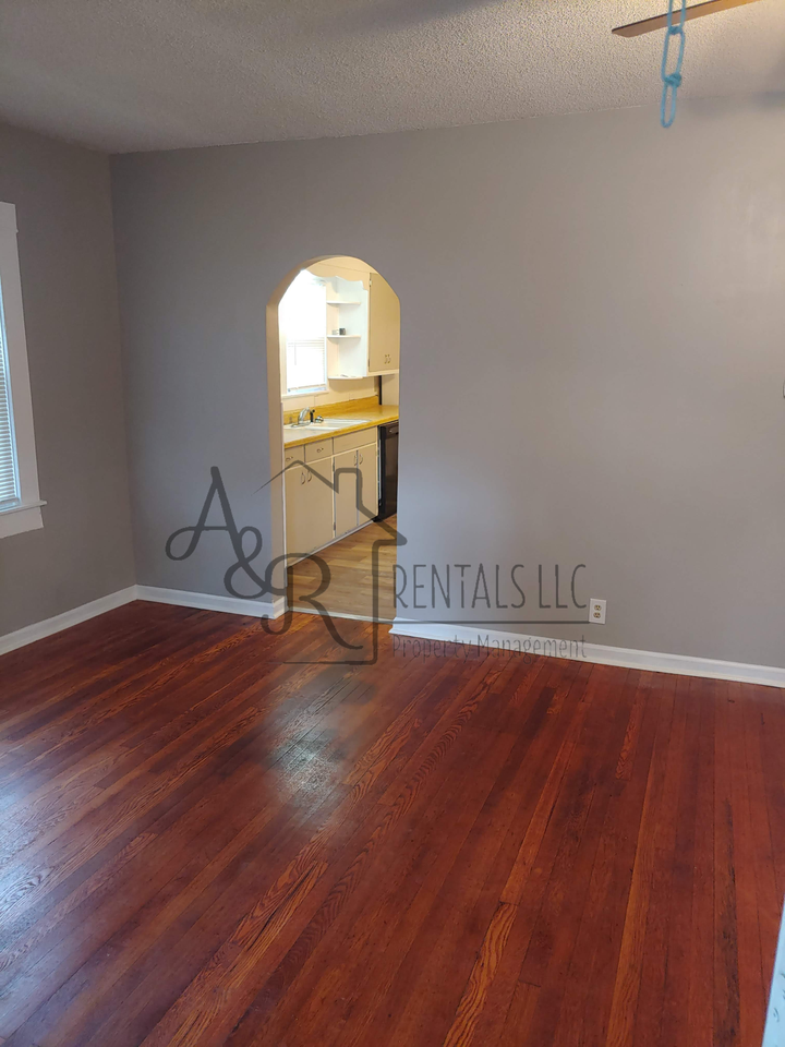 809 N Tucker St #1 - Photo 4 of 22