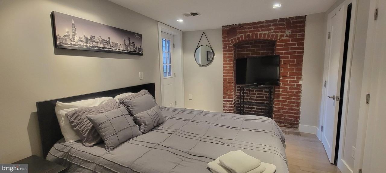 41 Q St Nw Apt B #B - Photo 4 of 21