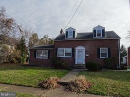 featured image of 27 W 7th St