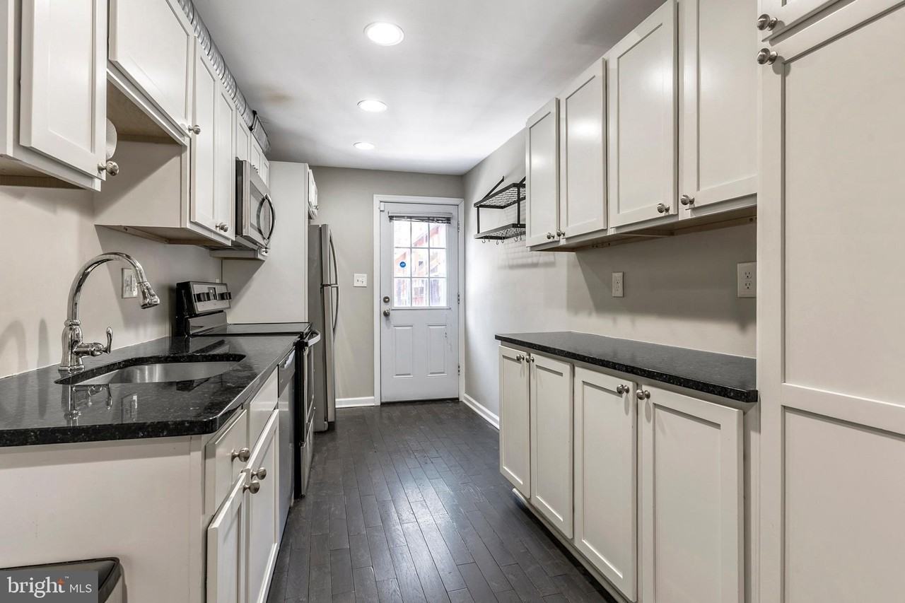 1036 Patapsco St - Photo 7 of 15