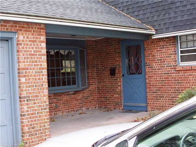 61 Holly Ln - Photo 2 of 8