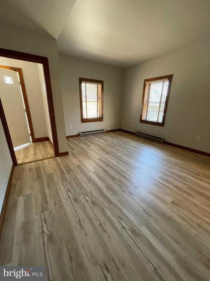 307 Willis St - Photo 3 of 9