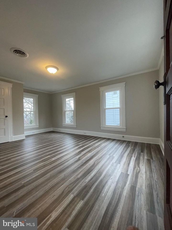 408 Maryland Ave Apt B #B - Photo 3 of 9