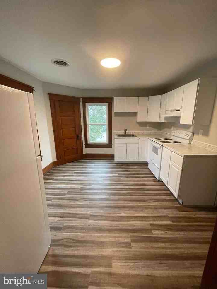 408 Maryland Ave Apt B #B - Photo 5 of 9