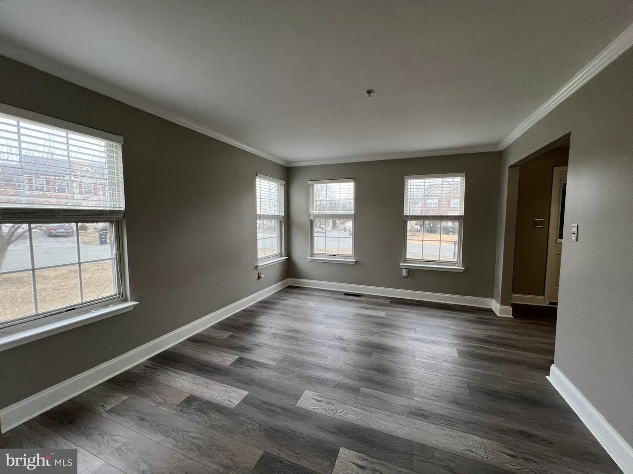 10108 Oklahoma Ct - Photo 5 of 50