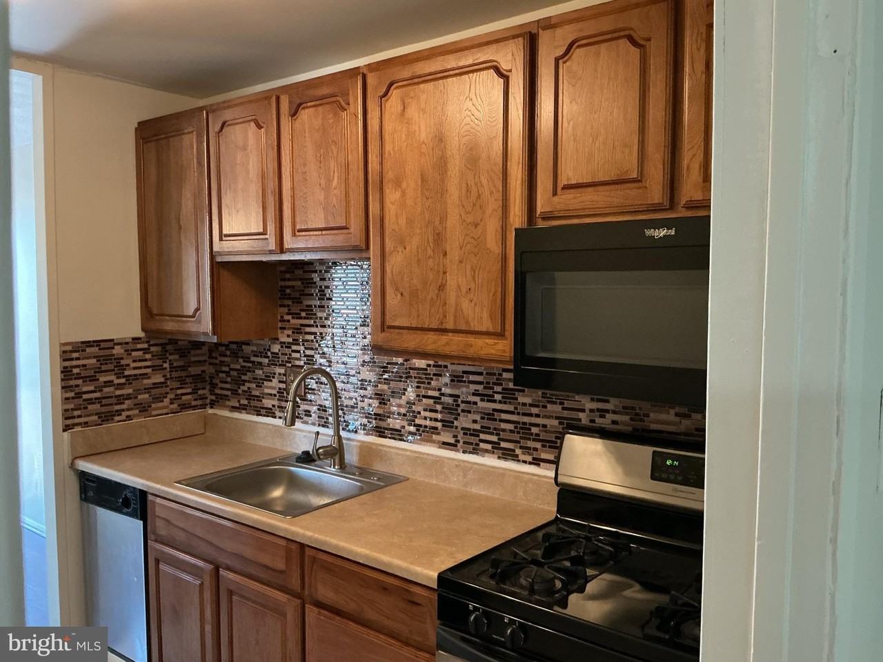 7246 Donnell Pl Apt D3 #D3 - Photo 4 of 18