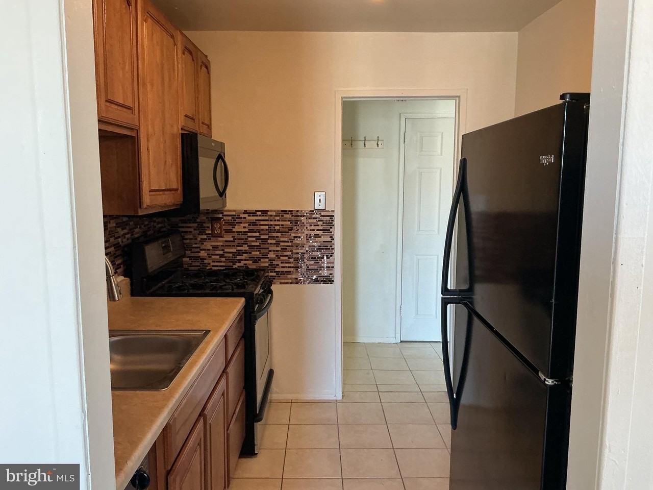 7246 Donnell Pl Apt D3 #D3 - Photo 5 of 18